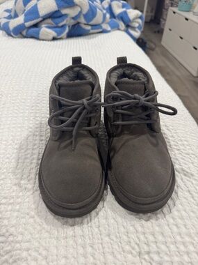 UGG Neumel Women’s Size 8/Big Kid’s Size 6